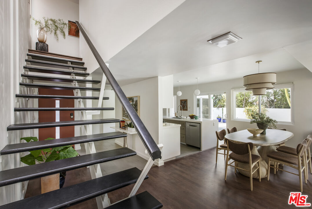 11534 Laurelcrest Dr