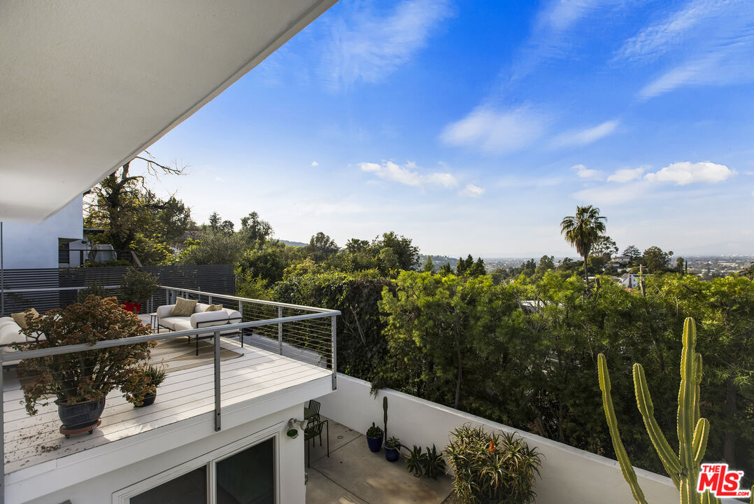 11534 Laurelcrest Dr