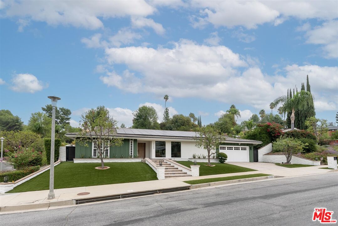 18089 Lake Encino Dr