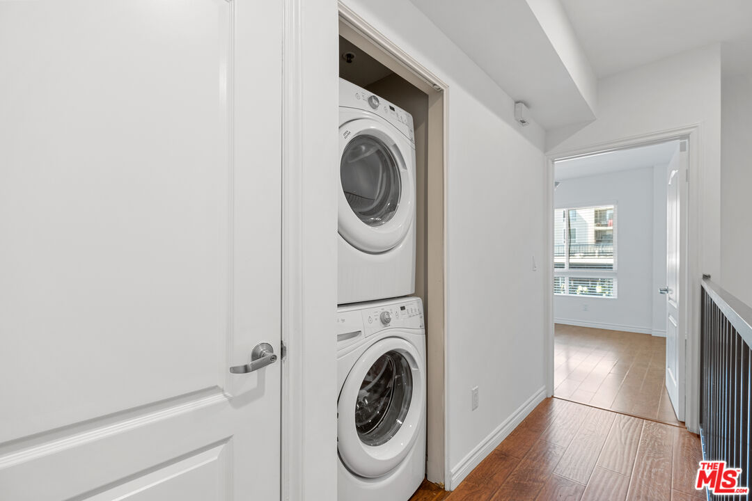 5633 Carlton Way Unit: 203