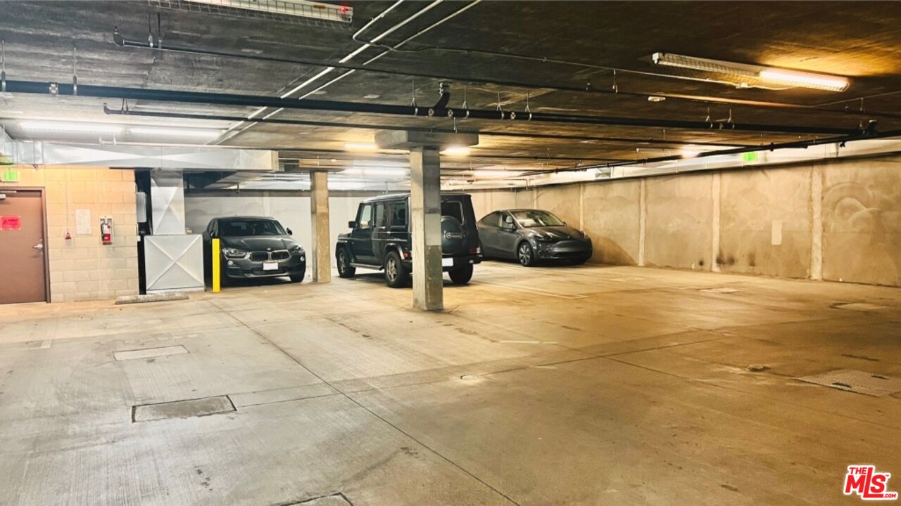 5633 Carlton Way Unit: 203