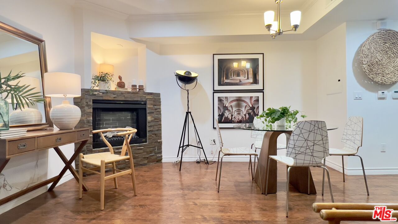 5633 Carlton Way Unit: 203