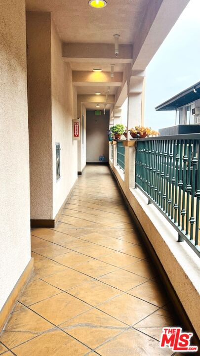 5633 Carlton Way Unit: 203