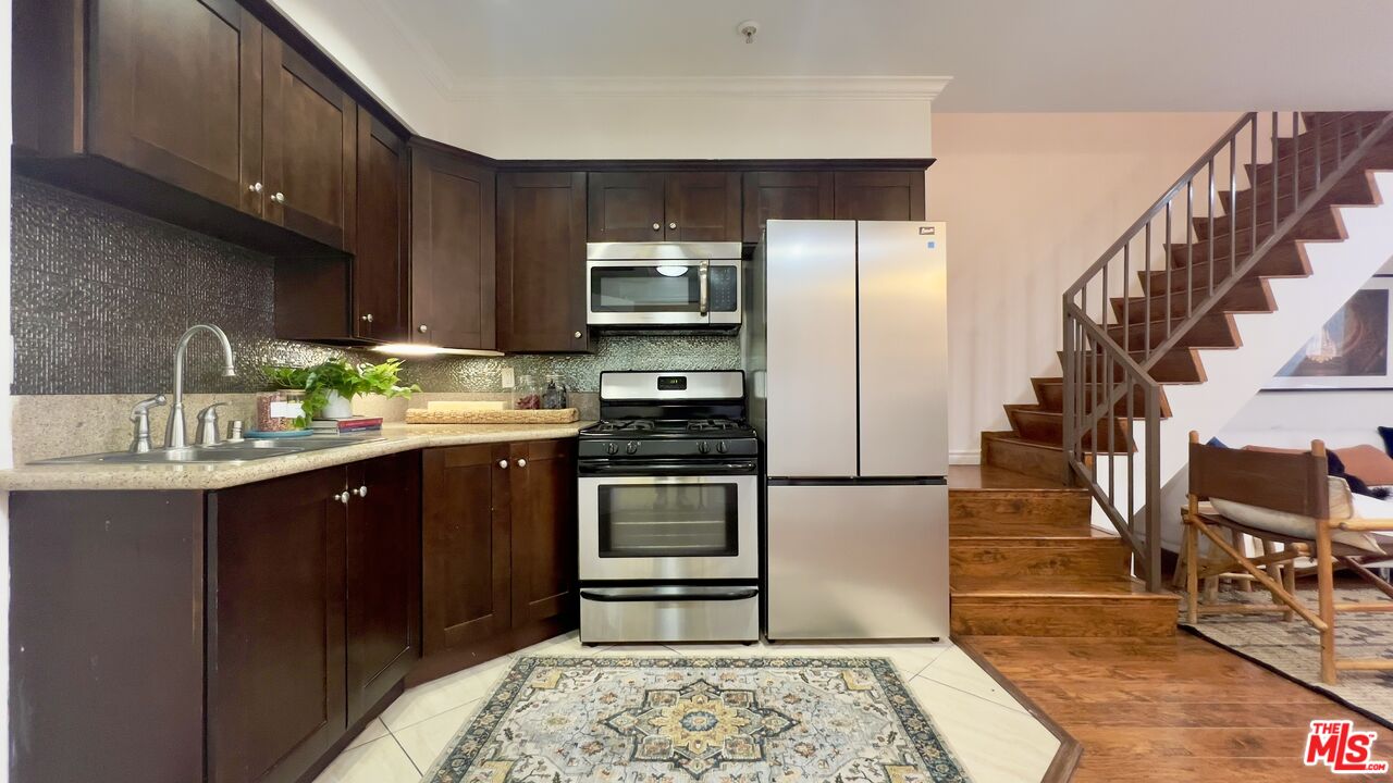 5633 Carlton Way Unit: 203