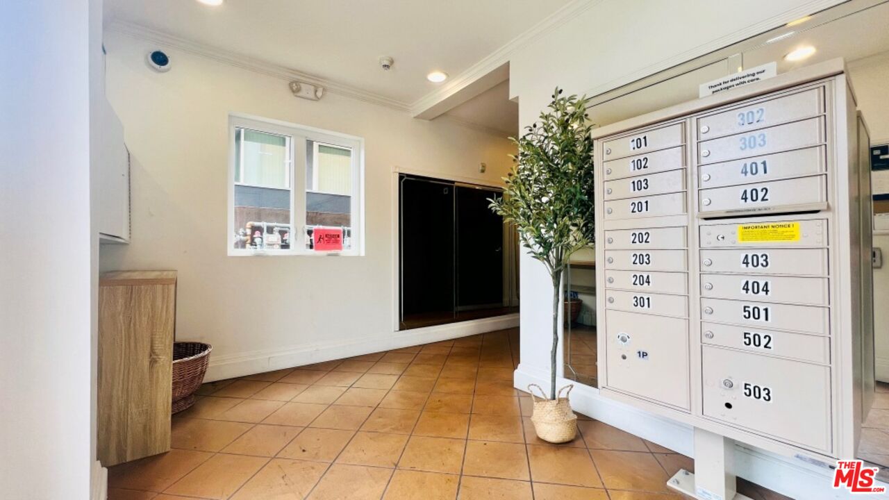 5633 Carlton Way Unit: 203