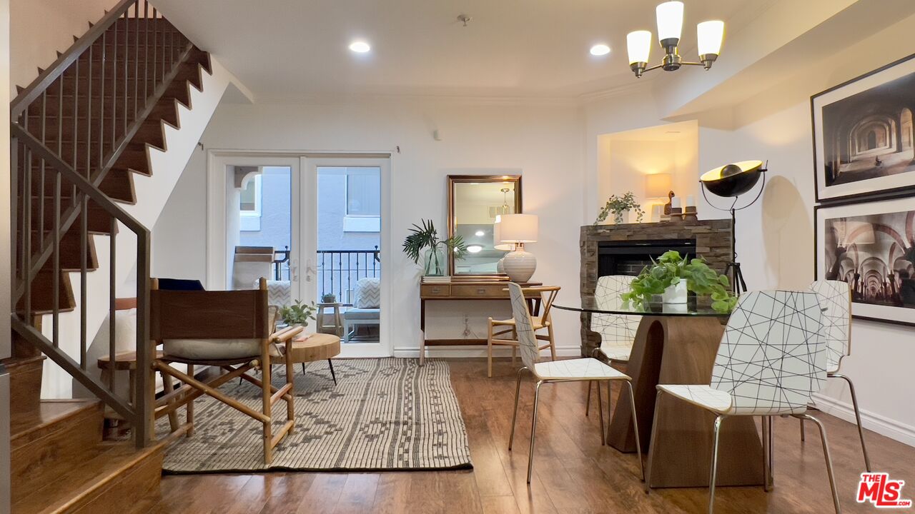 5633 Carlton Way Unit: 203