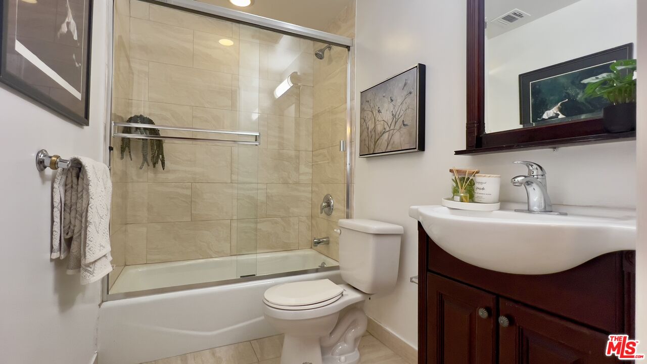 5633 Carlton Way Unit: 203