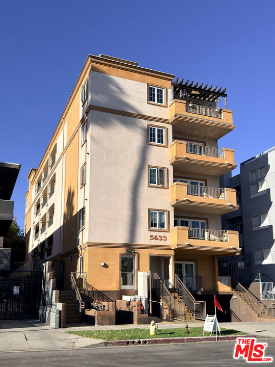 5633 Carlton Way Unit: 203