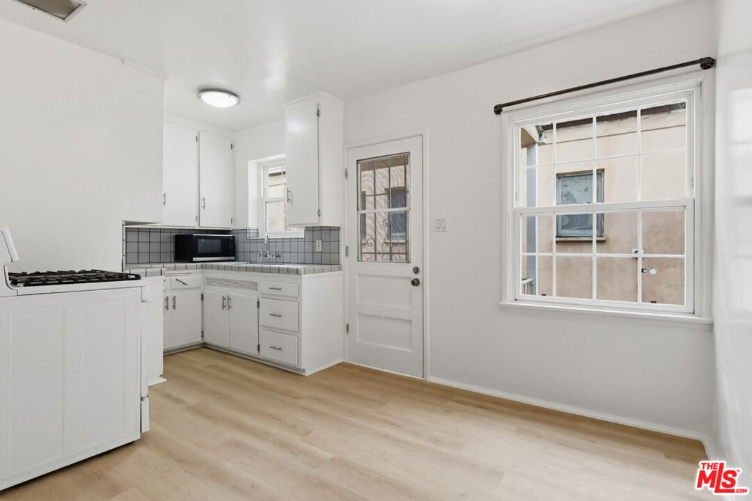 1255 S Crescent Heights Blvd