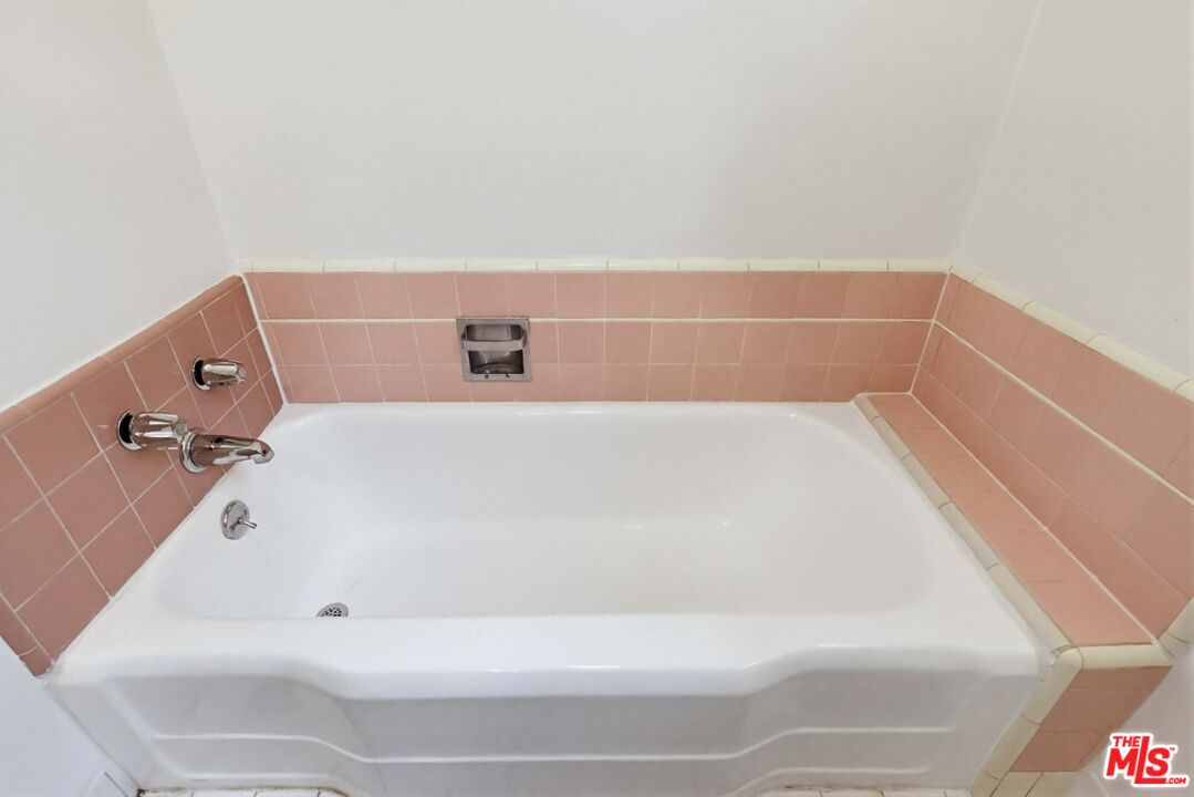 1255 S Crescent Heights Blvd