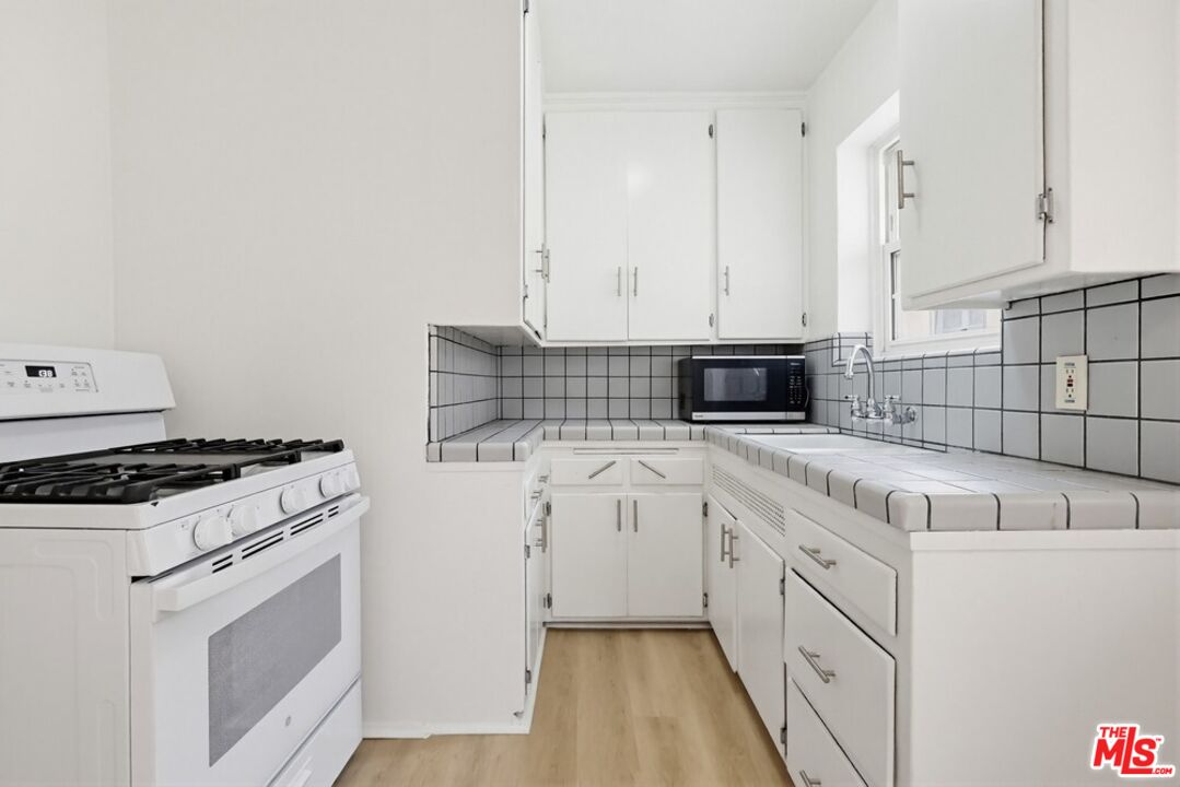 1255 S Crescent Heights Blvd