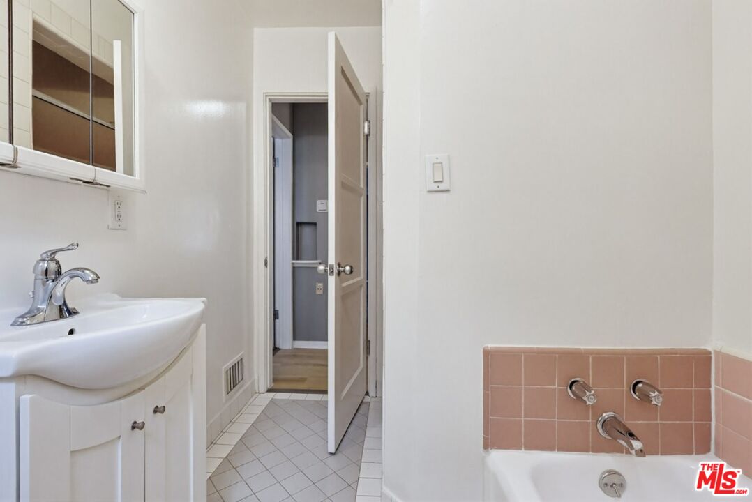 1255 S Crescent Heights Blvd