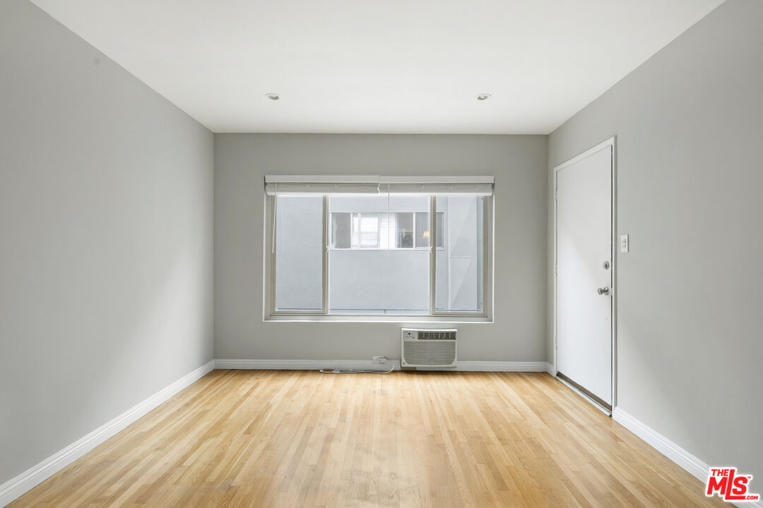 925 N Curson Ave Unit: 4 1/2