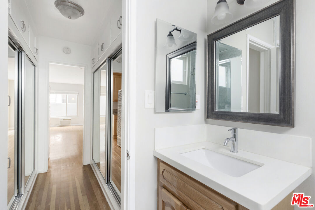 925 N Curson Ave Unit: 4 1/2