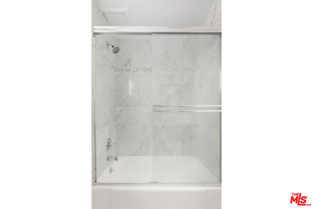 925 N Curson Ave Unit: 4 1/2