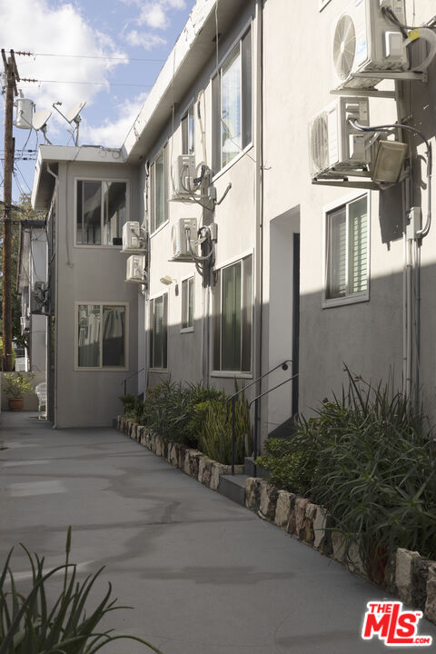 925 N Curson Ave Unit: 1