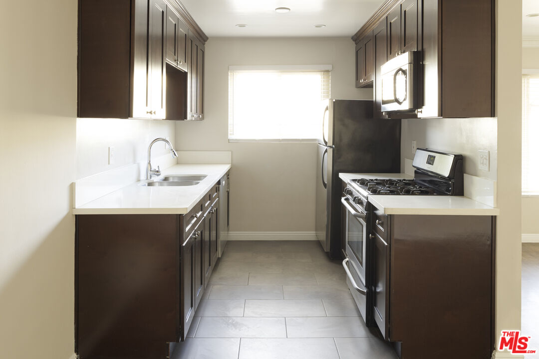 925 N Curson Ave Unit: 1