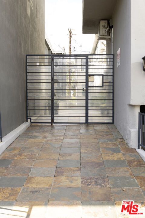 925 N Curson Ave Unit: 1