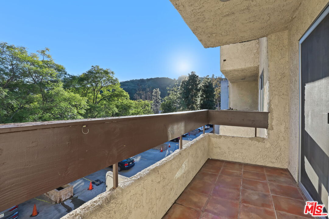 2700 Cahuenga Blvd Unit: 2216