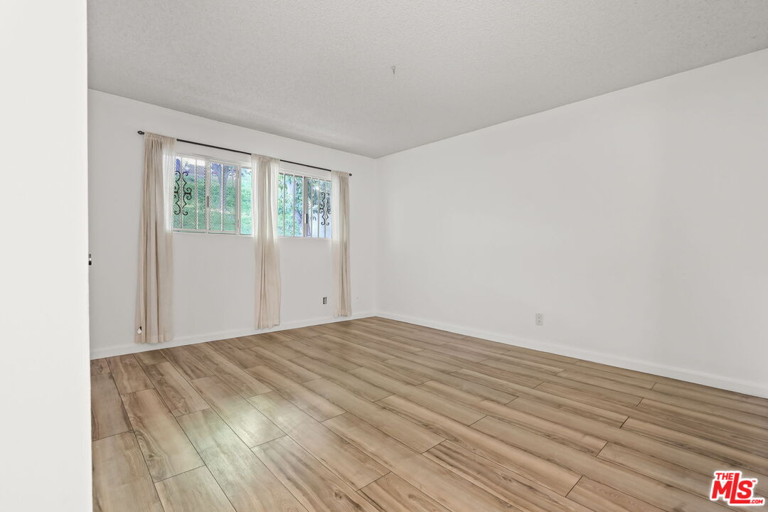 2700 Cahuenga Blvd Unit: 2216