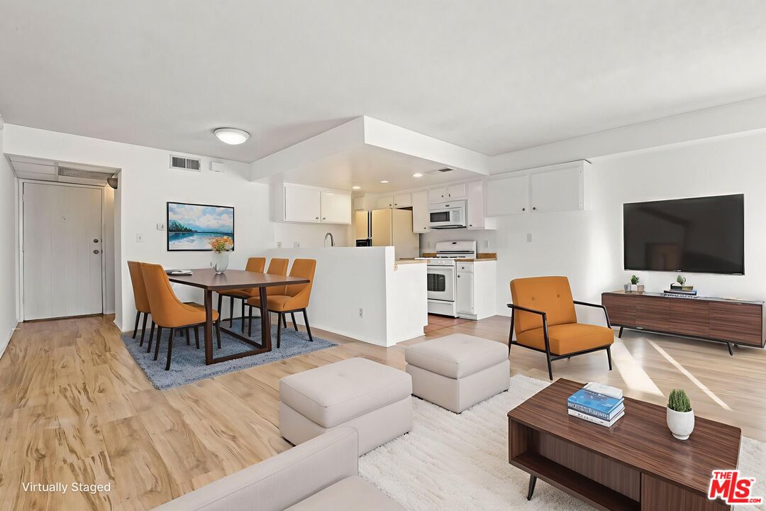 2700 Cahuenga Blvd Unit: 2216