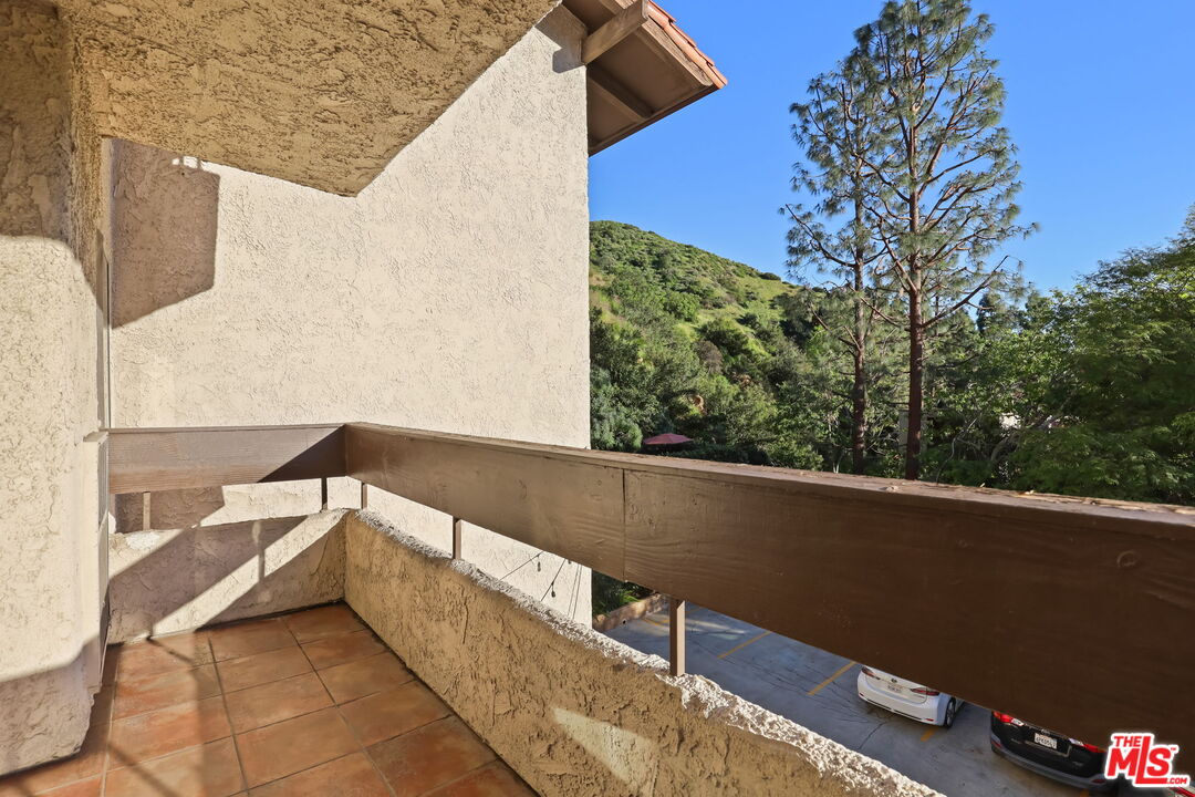 2700 Cahuenga Blvd Unit: 2216