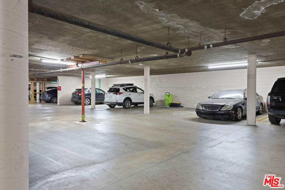 2700 Cahuenga Blvd Unit: 2216