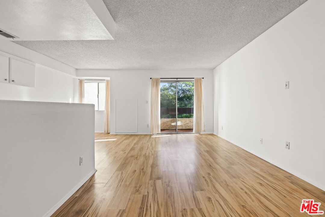 2700 Cahuenga Blvd Unit: 2216