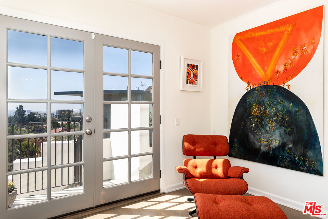 1761 N Orange Grove Ave