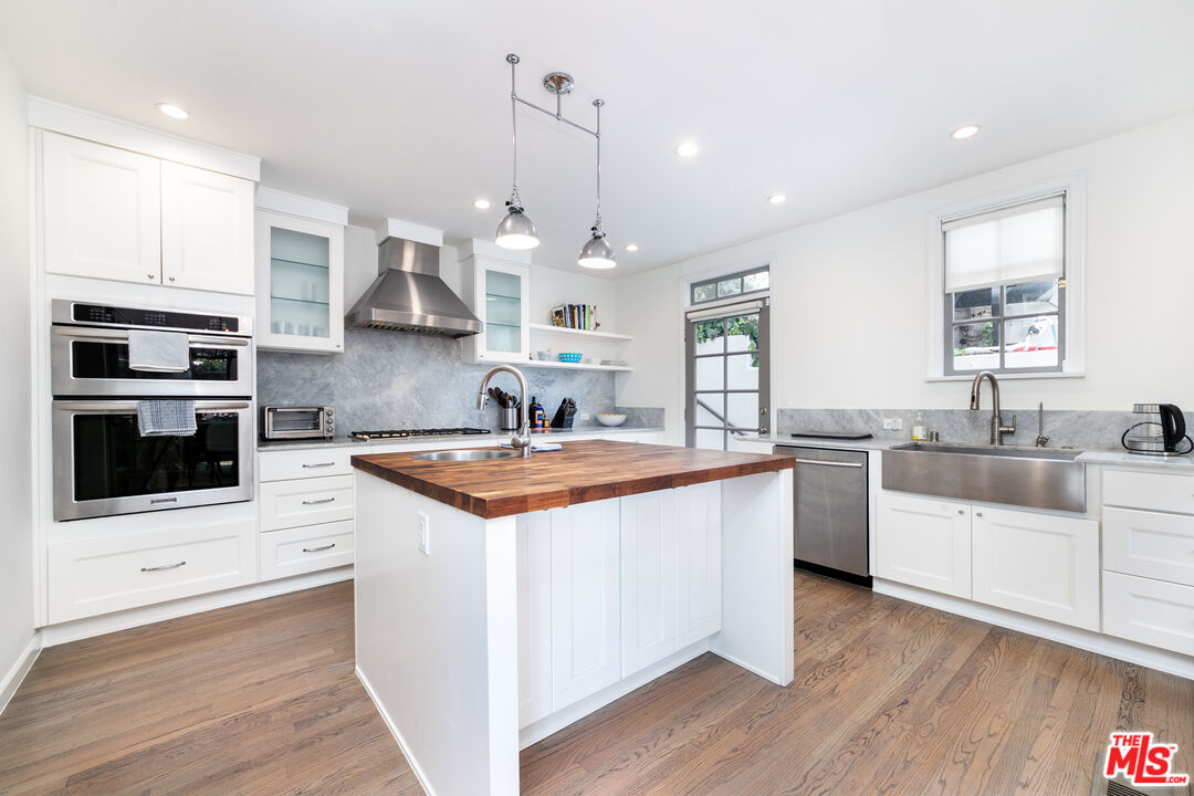 1761 N Orange Grove Ave