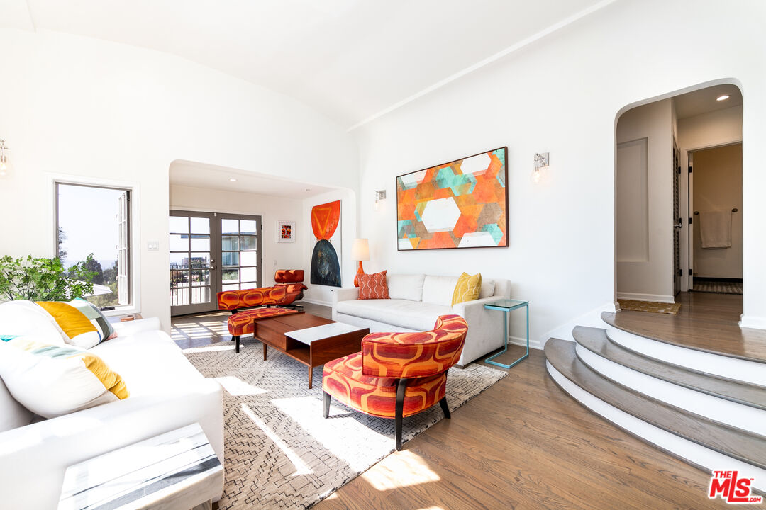 1761 N Orange Grove Ave