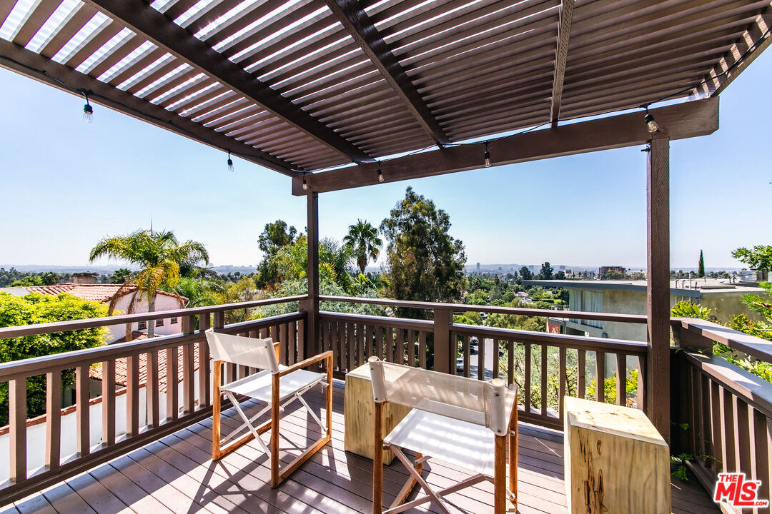 1761 N Orange Grove Ave