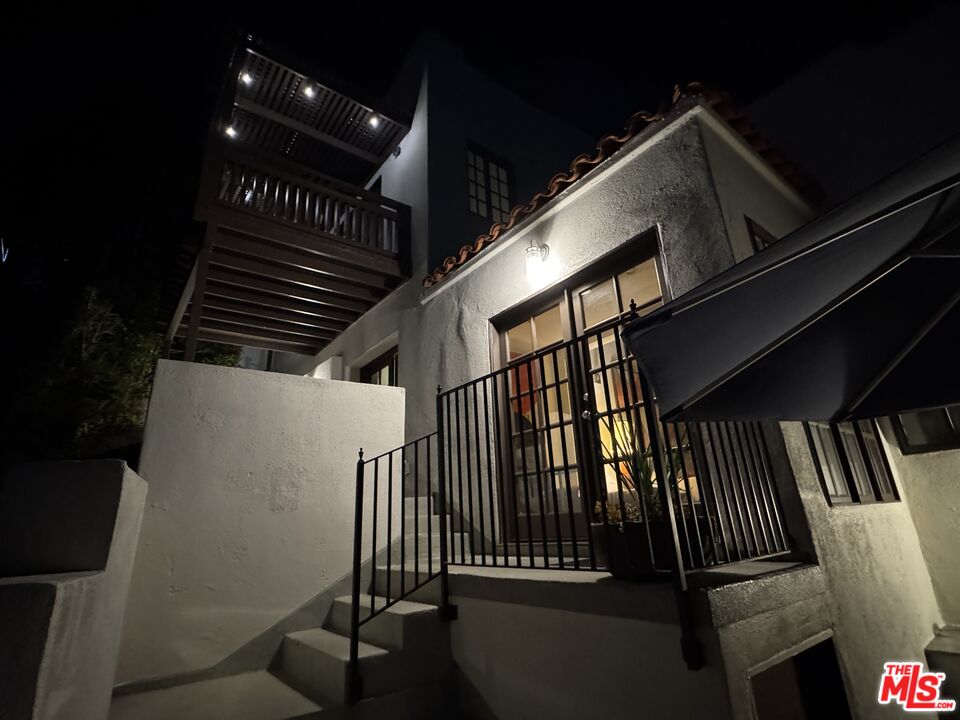 1761 N Orange Grove Ave