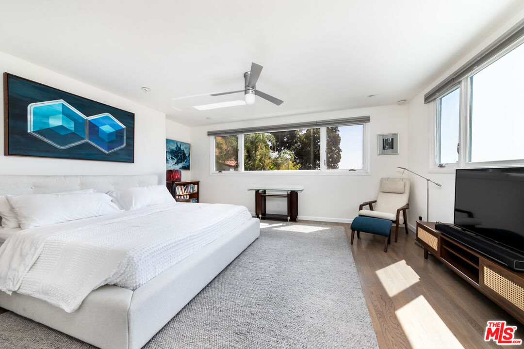 1761 N Orange Grove Ave