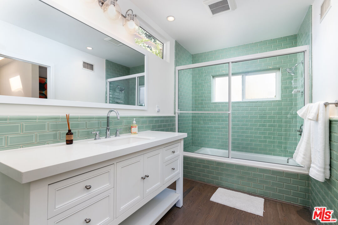 1761 N Orange Grove Ave