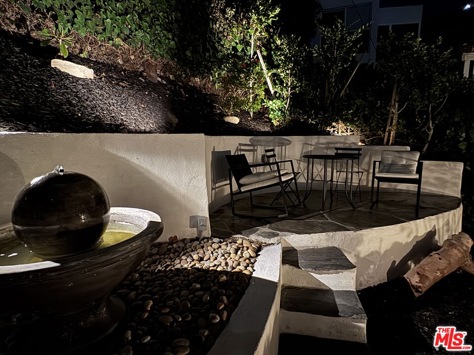 1761 N Orange Grove Ave