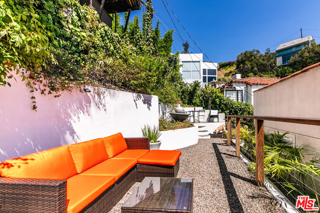 1761 N Orange Grove Ave