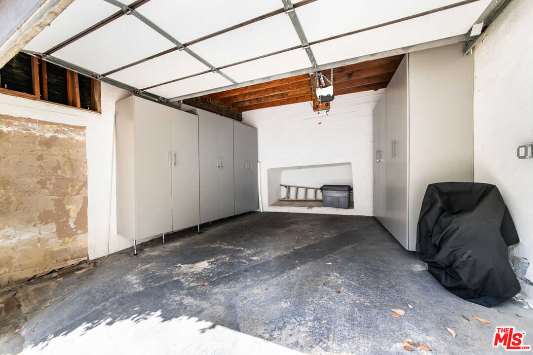 1761 N Orange Grove Ave