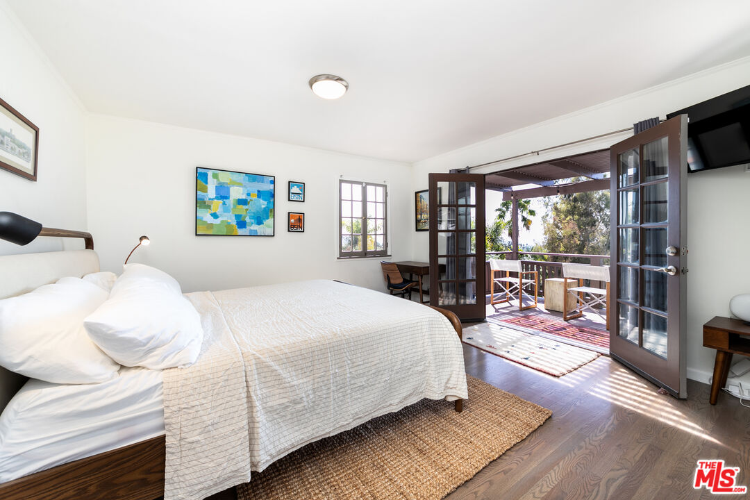 1761 N Orange Grove Ave