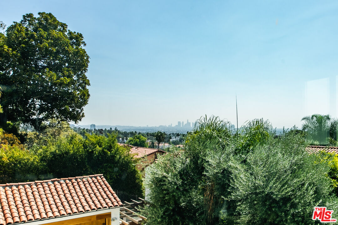 1761 N Orange Grove Ave