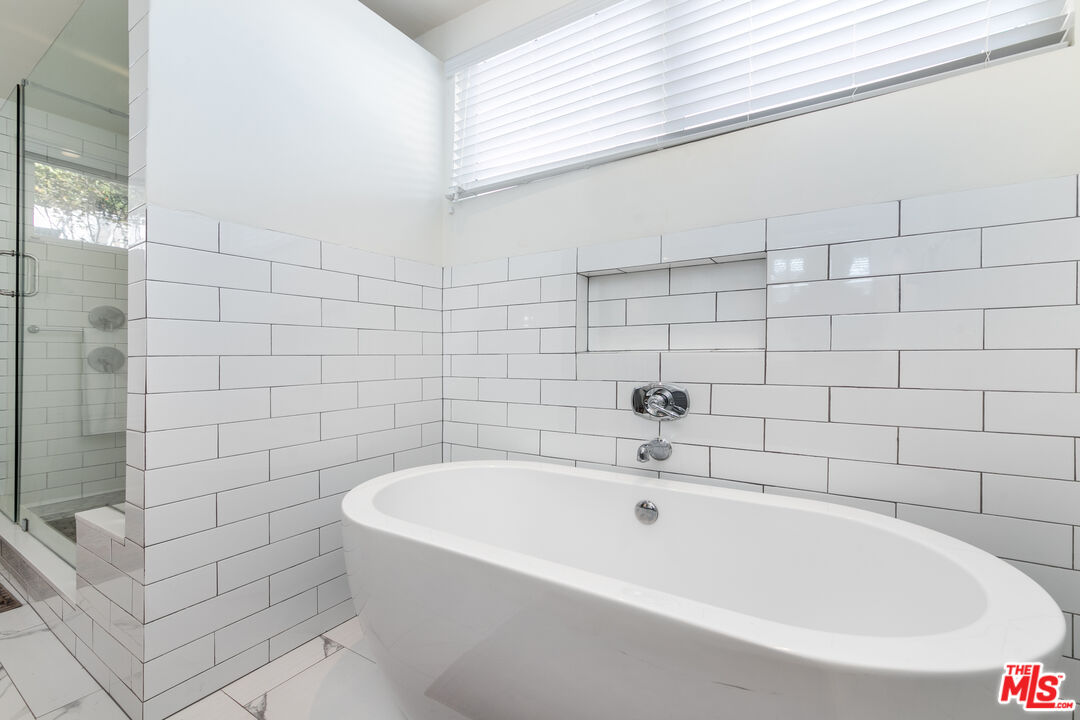 1761 N Orange Grove Ave