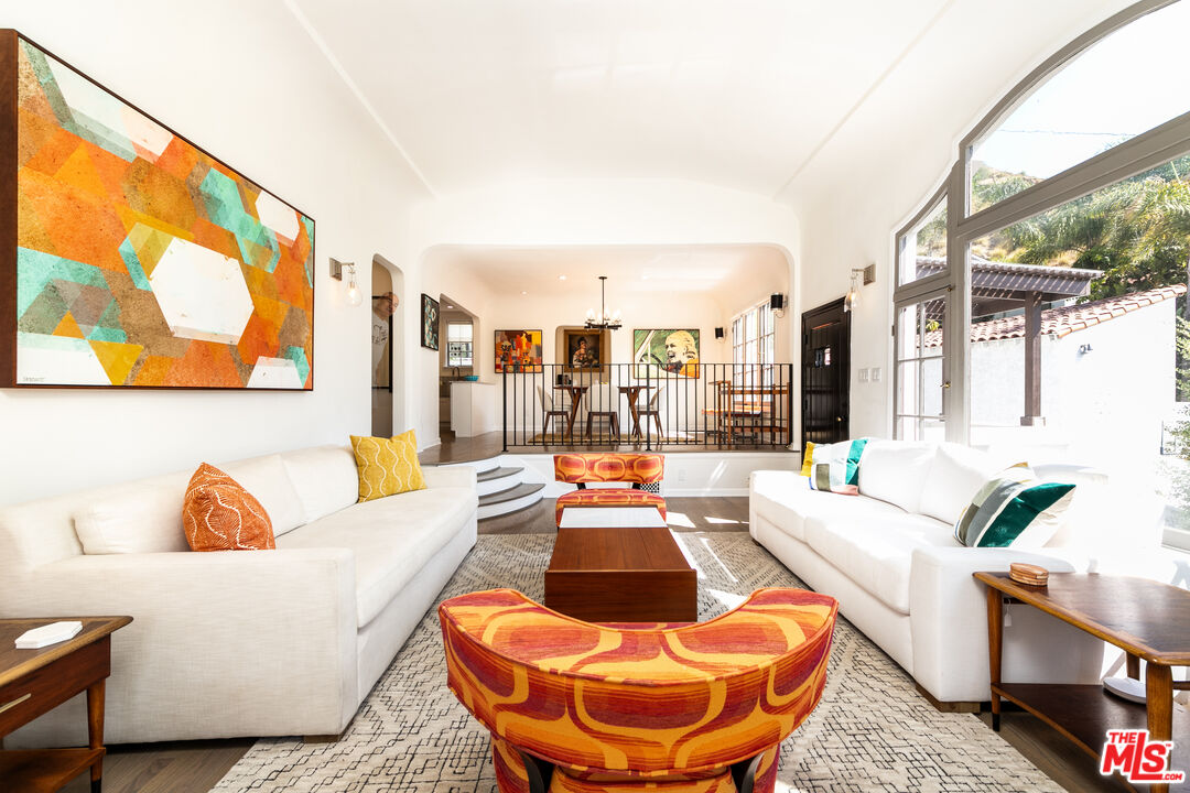 1761 N Orange Grove Ave