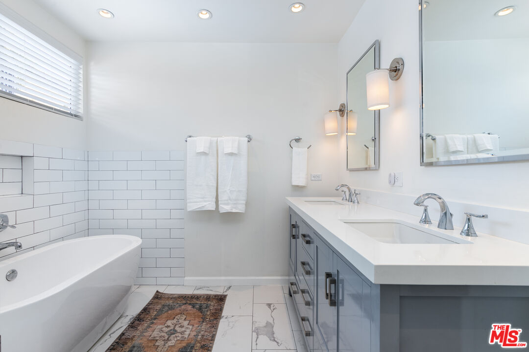 1761 N Orange Grove Ave