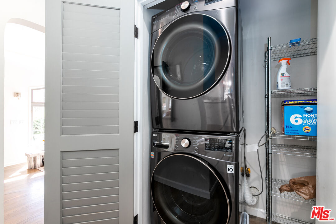 1761 N Orange Grove Ave