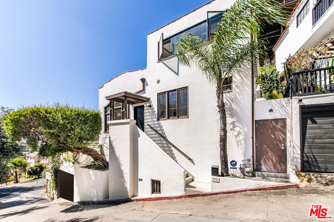 1761 N Orange Grove Ave