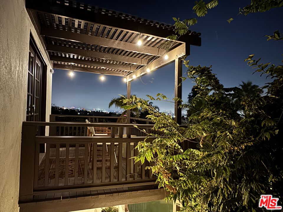 1761 N Orange Grove Ave