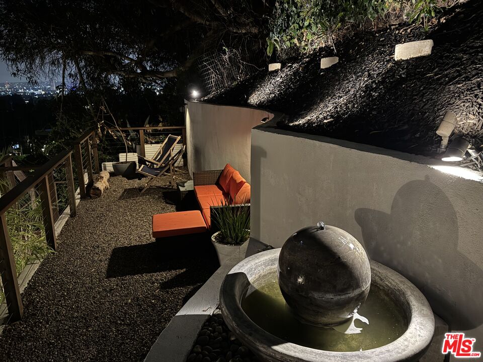 1761 N Orange Grove Ave