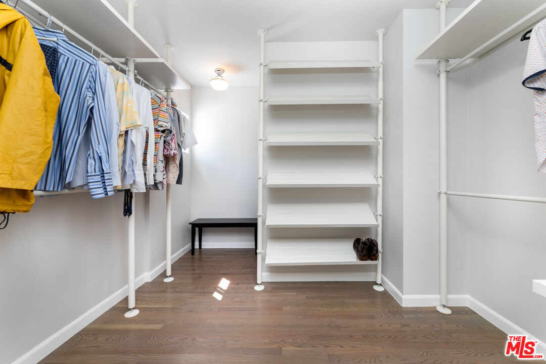 1761 N Orange Grove Ave