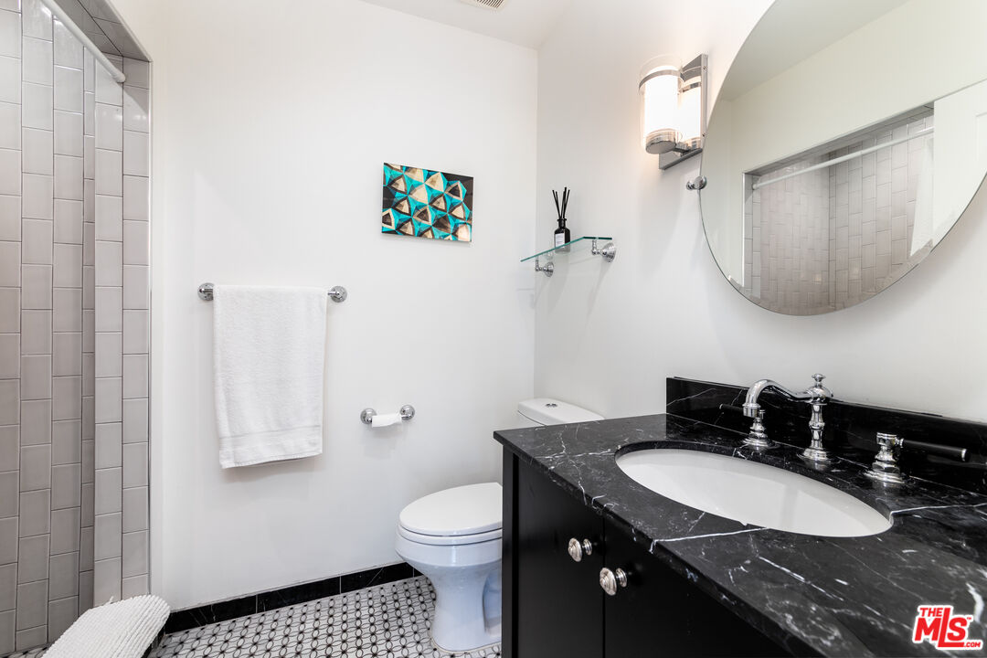 1761 N Orange Grove Ave