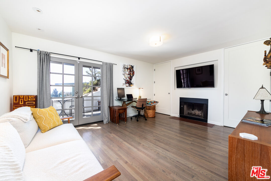 1761 N Orange Grove Ave